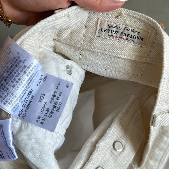 Levi’s cream 501 denim shorts - Picture 6 of 6